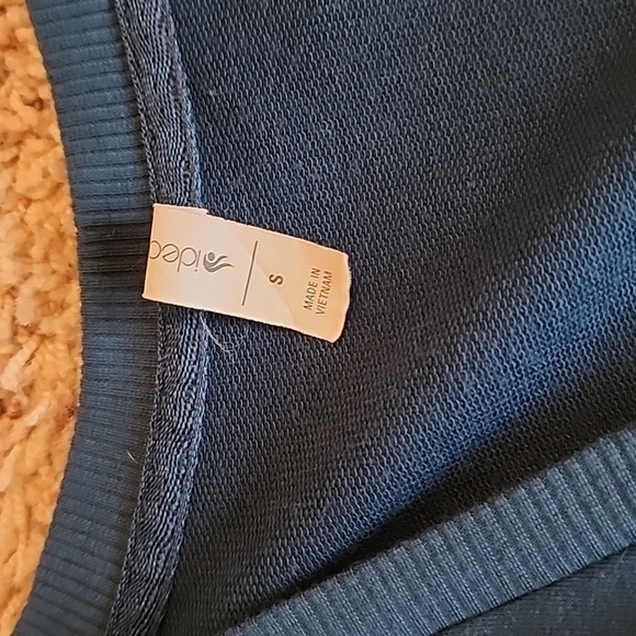 Ideology Ruched Front Thumbhole Knit Top Small - Picture 5 of 7